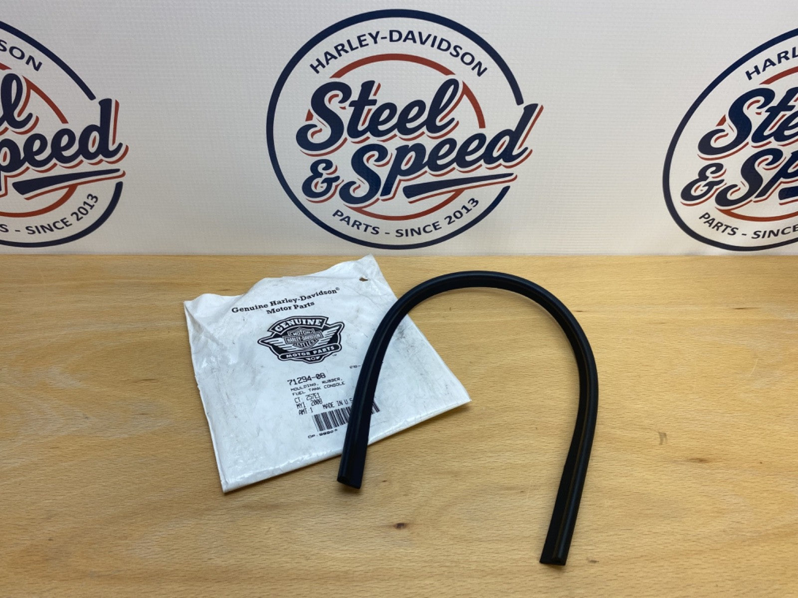 Genuine Harley-Davidson Fuel Tank Console Rubber MOULDING 71294-080