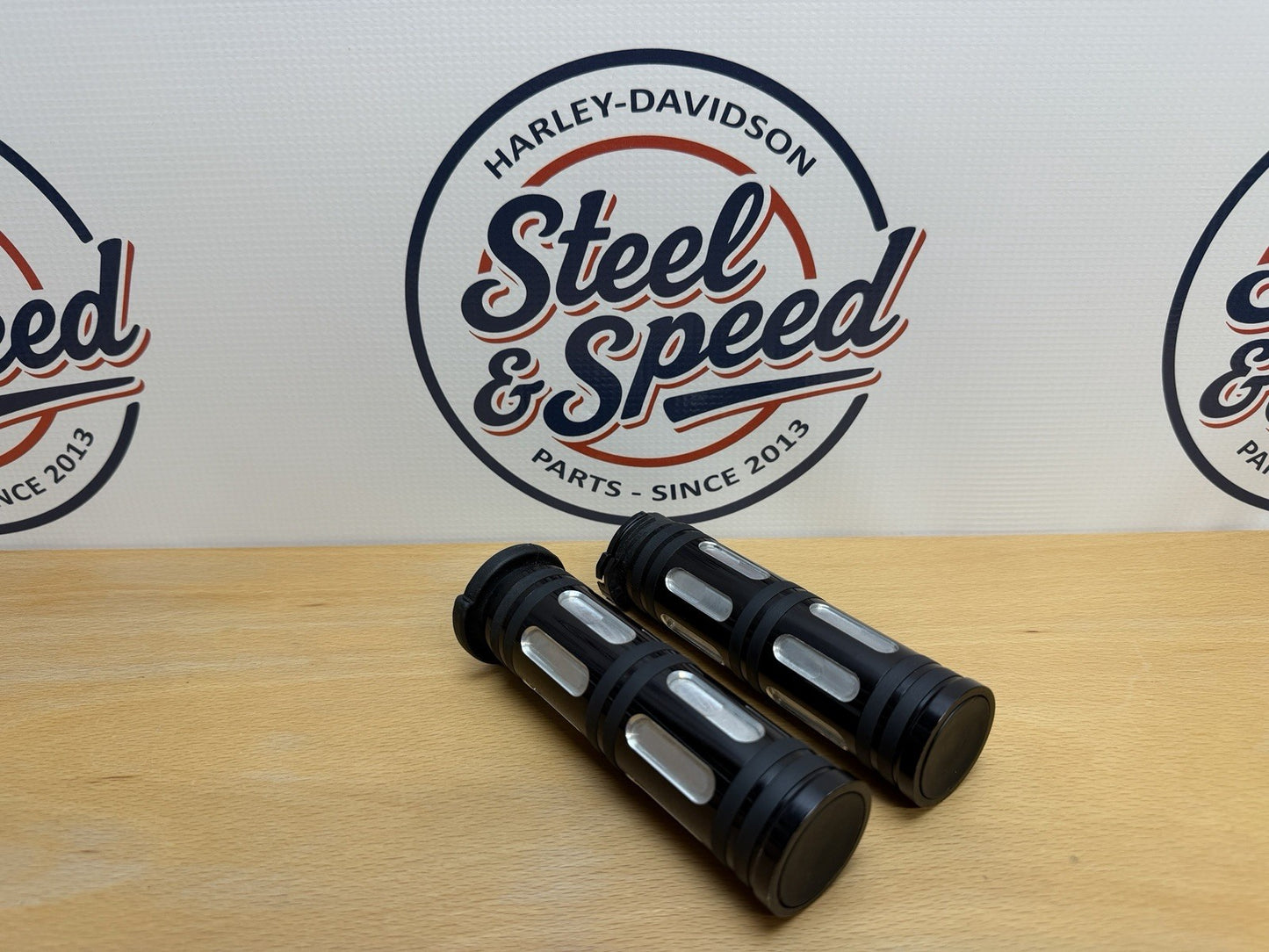 Genuine Harley-Davidson Edge Cut Hand Grips 57454-101