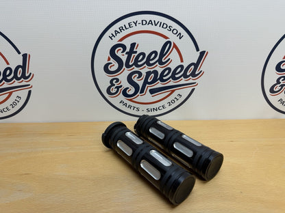 Genuine Harley-Davidson Edge Cut Hand Grips 57454-101