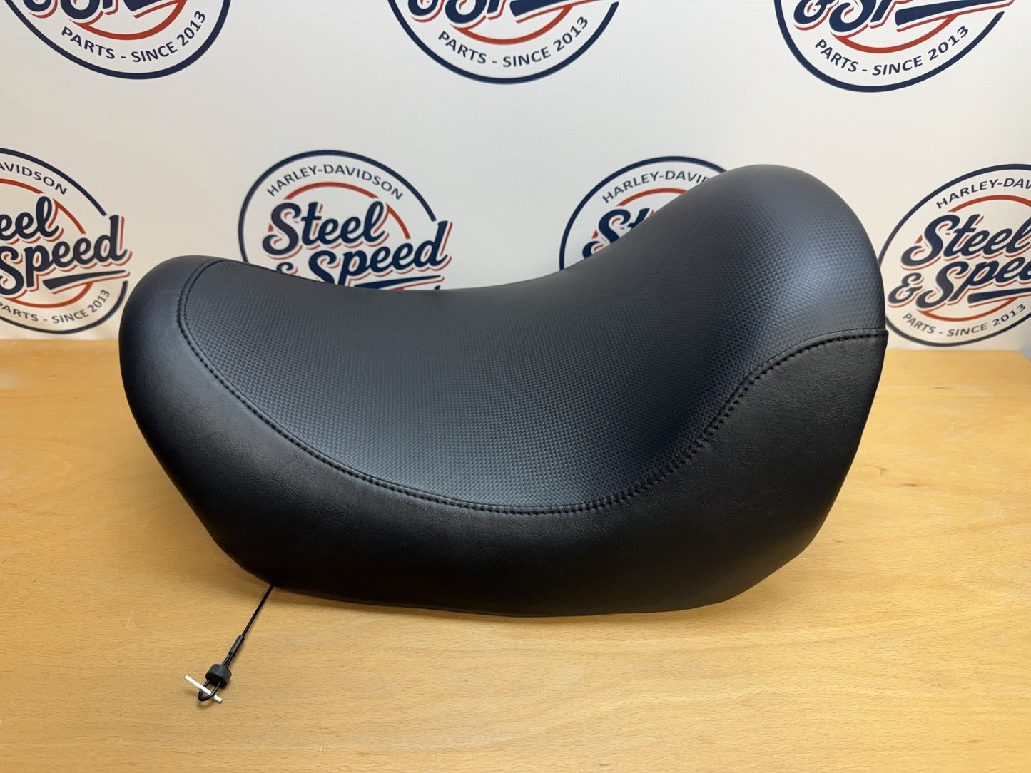 Genuine Harley-Davidson V-Rod RIDER SOLO SEAT 52383-013