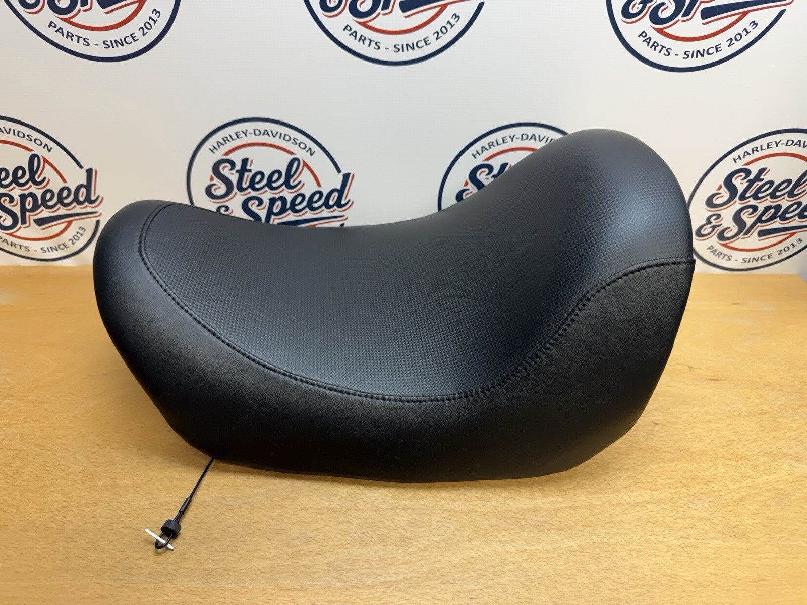 Genuine Harley-Davidson V-Rod RIDER SOLO SEAT 52383-013