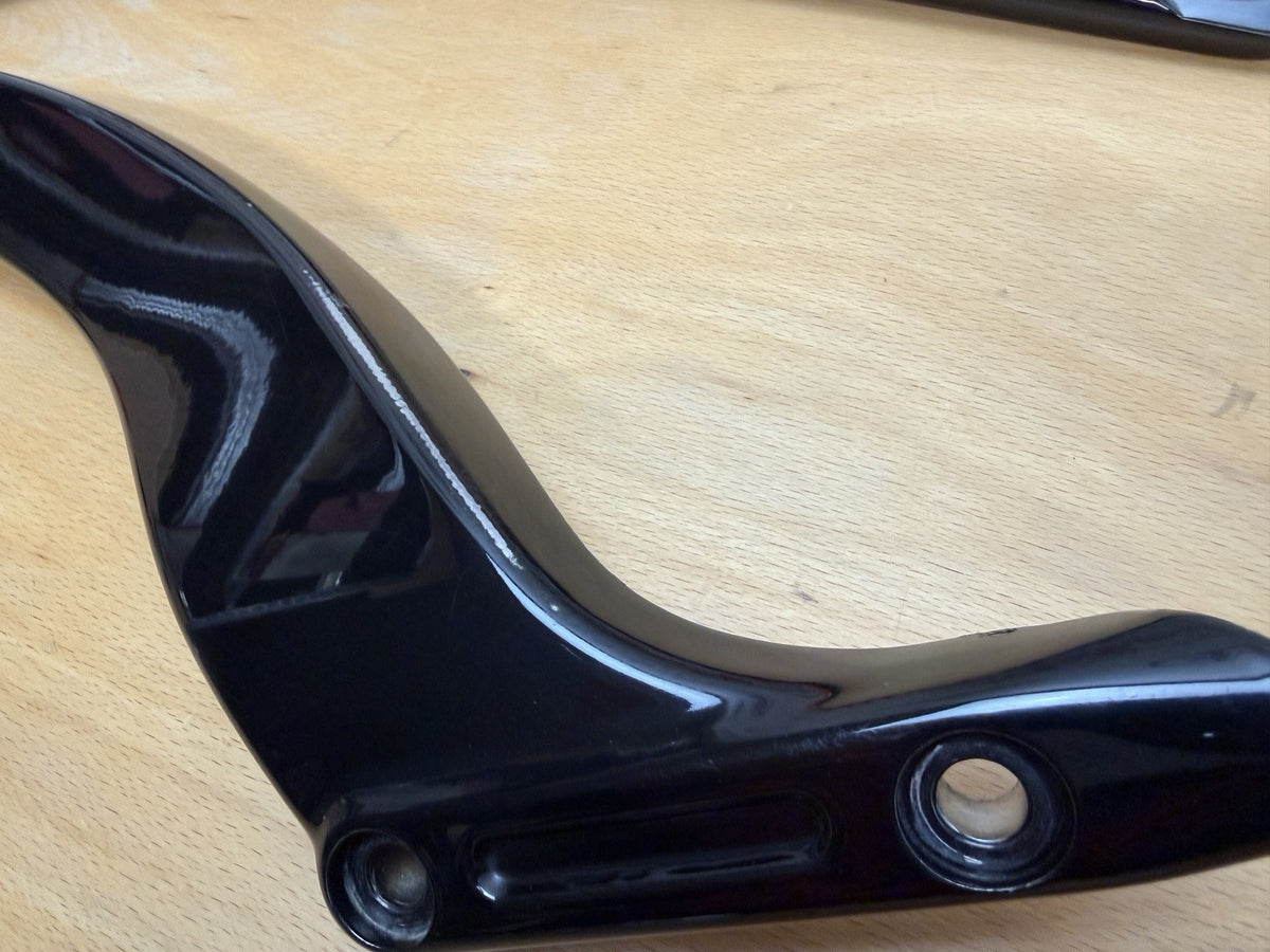 Genuine Harley-Davidson Softail Rear Fender SUPPORT / STRUTS Gloss Black Pair1