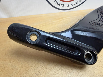 Genuine Harley-Davidson Softail Rear Fender SUPPORT / STRUTS Gloss Black Pair3