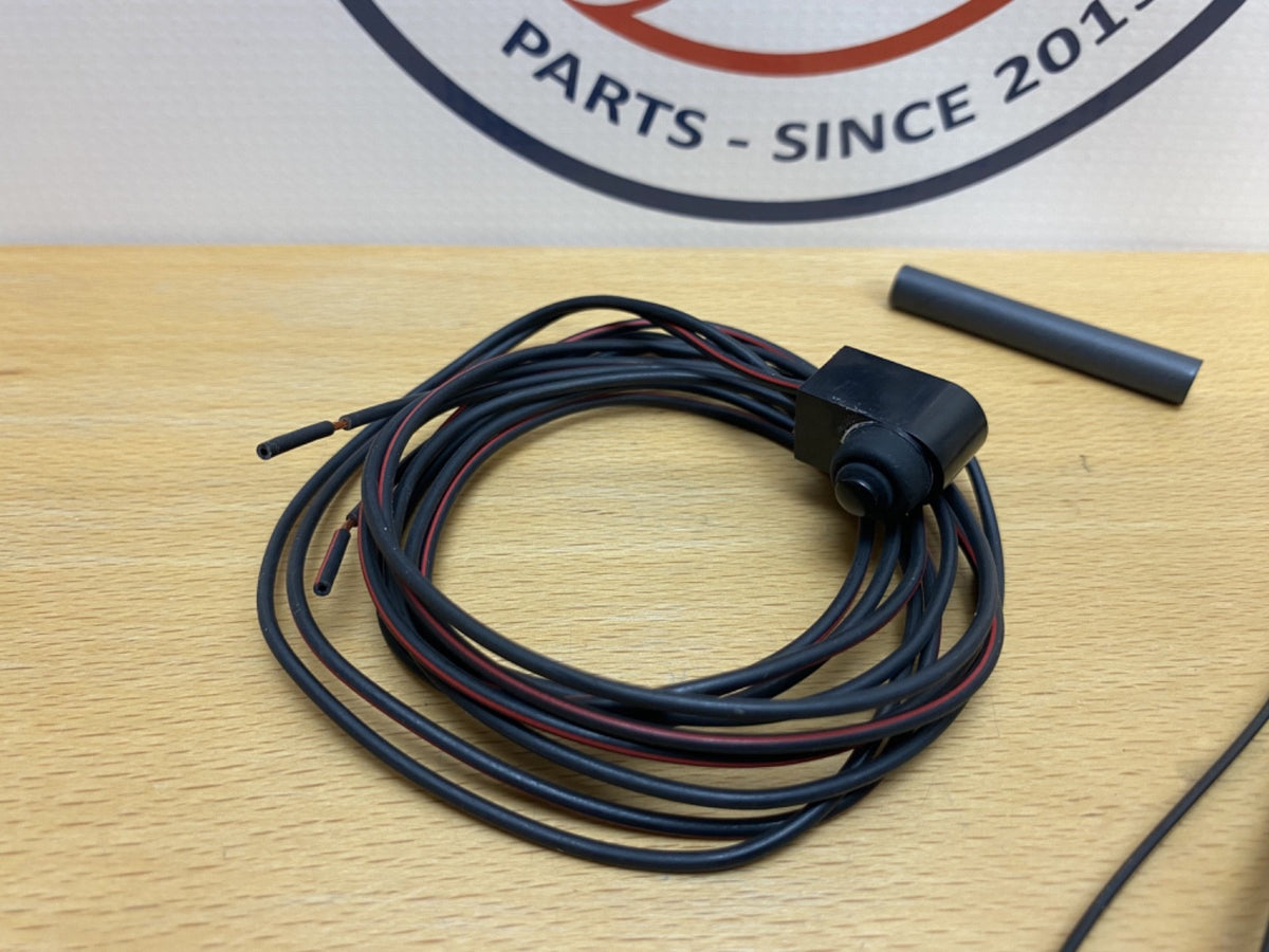 Genuine Harley-Davidson Right Handlebar Brake Light SWITCH KIT 71621-081