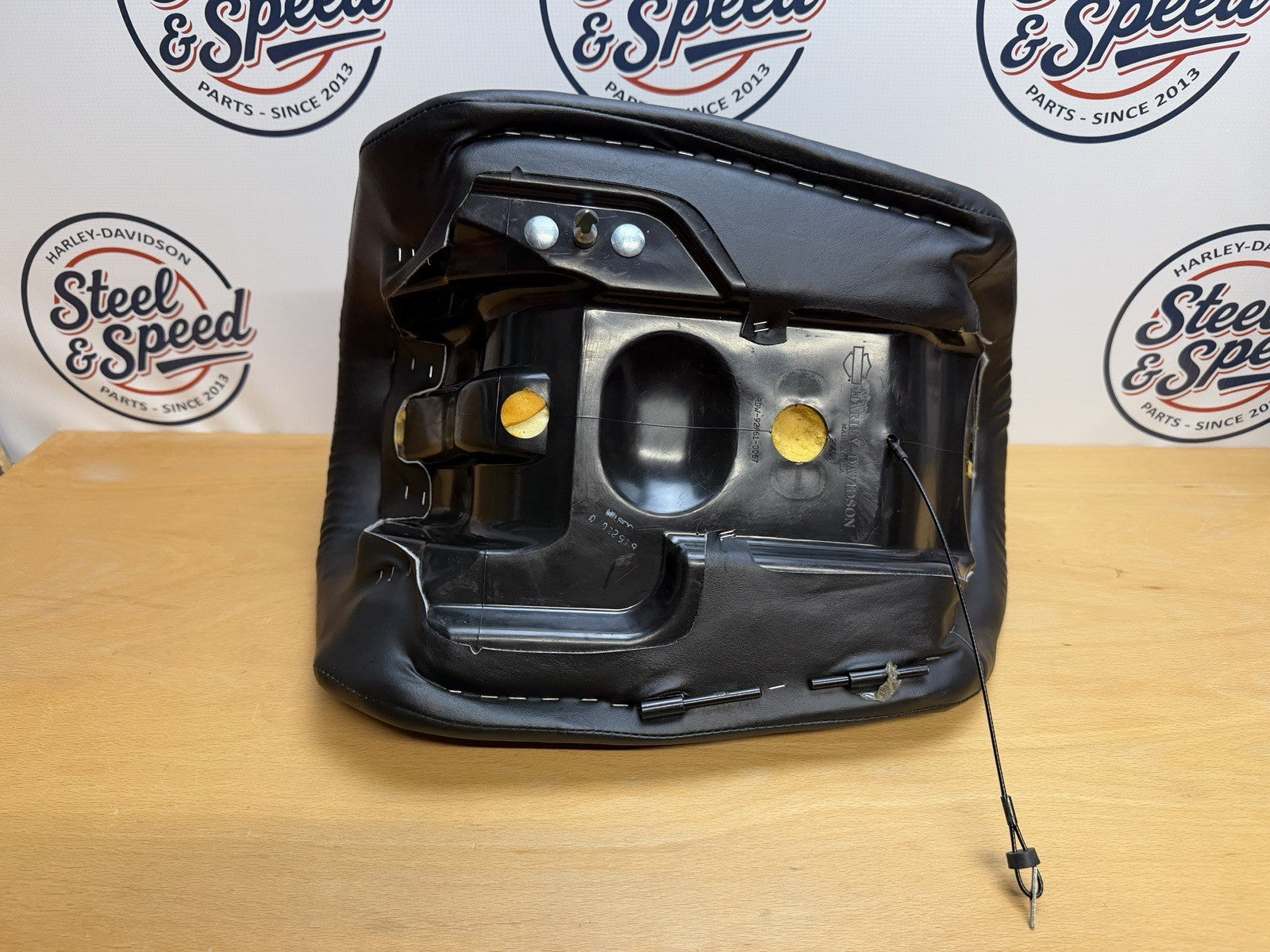Genuine Harley-Davidson V-Rod RIDER SOLO SEAT 52383-016
