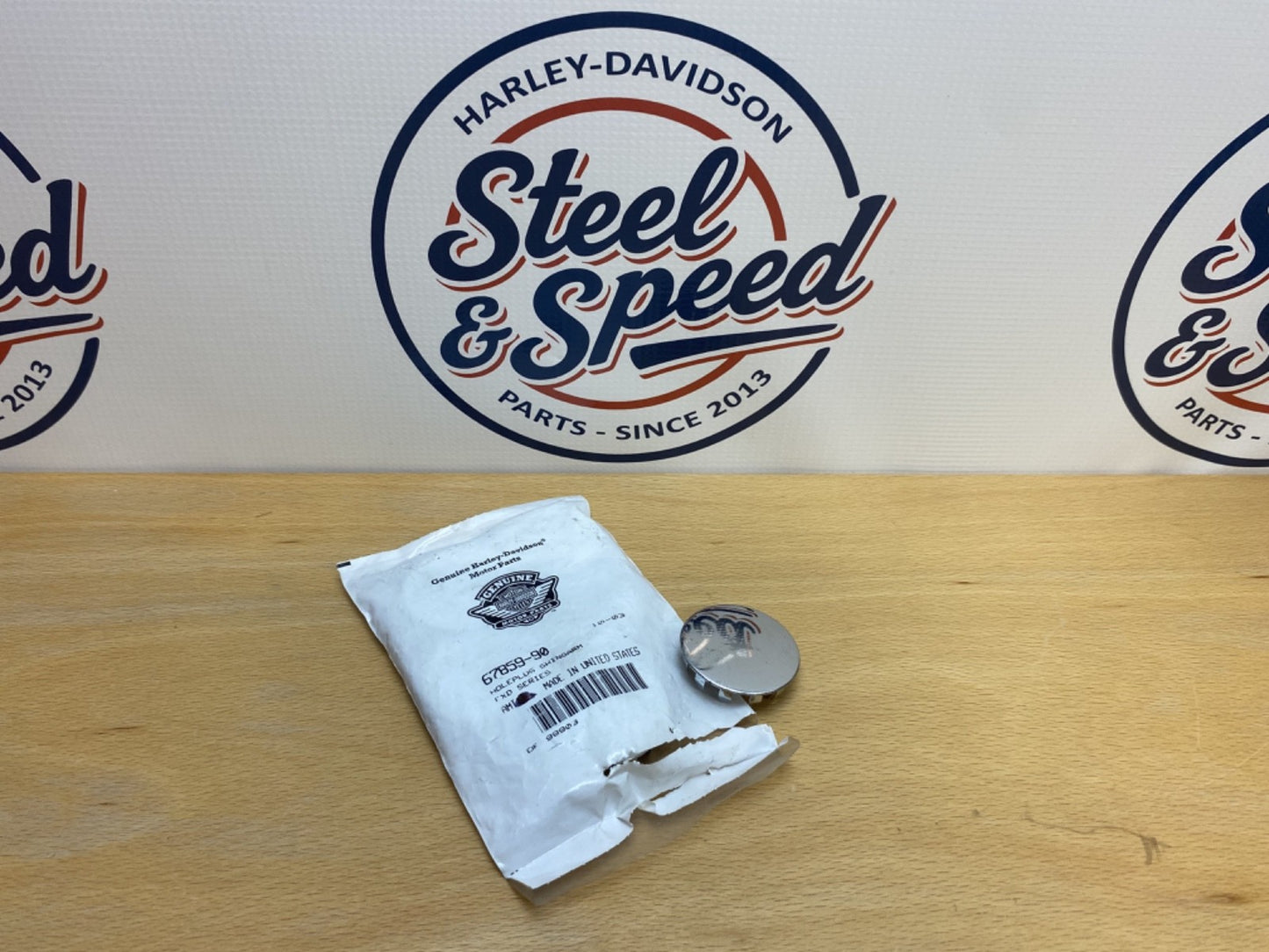 Genuine Harley-Davidson Dyna Chrome PLUG 67859-900