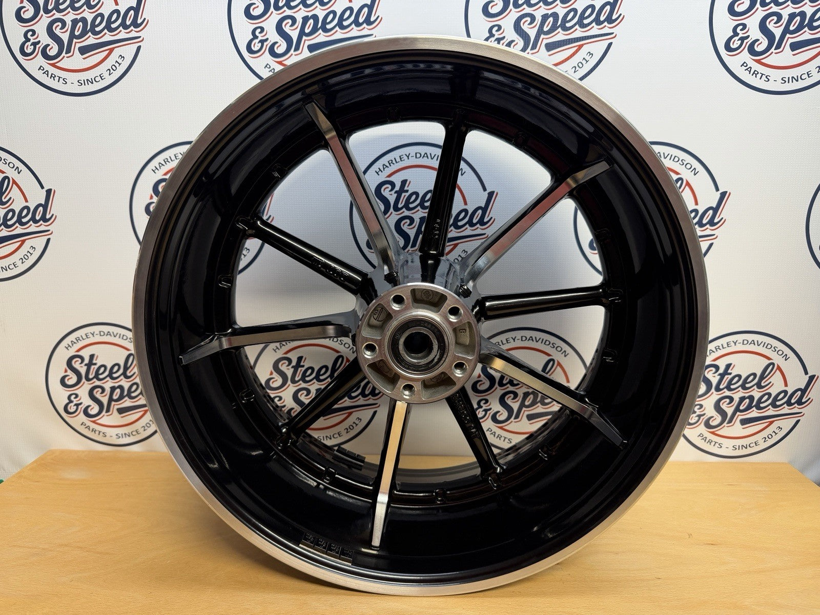 Genuine Harley-Davidson Softail Breakout FXSB Rear WHEEL 18x8 409002060