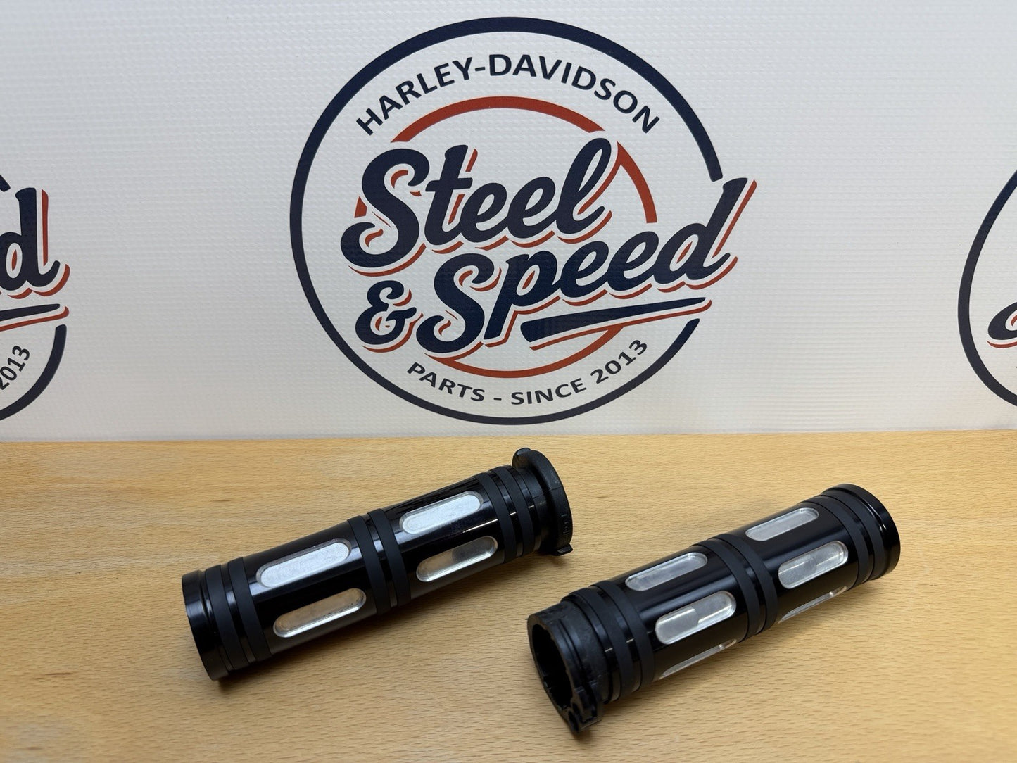 Genuine Harley-Davidson Edge Cut Hand Grips 57454-100