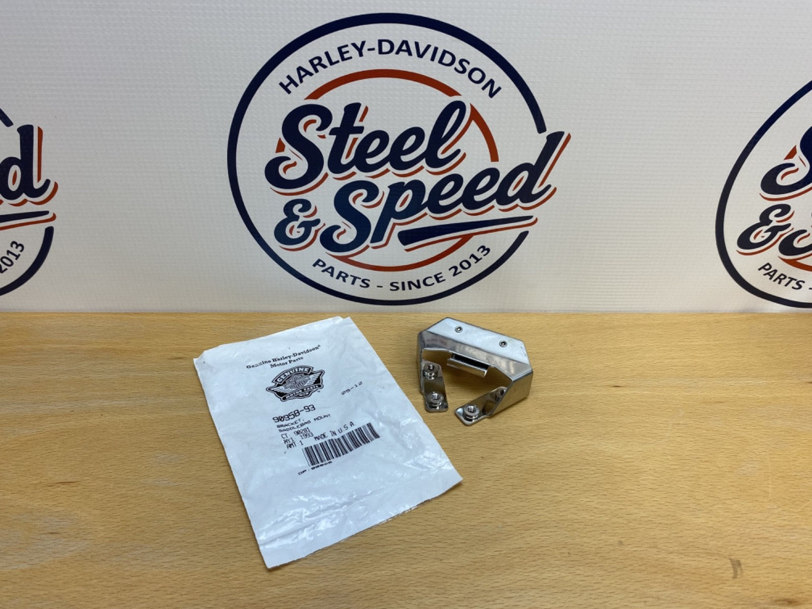 Genuine Harley-Davidson Saddlebag Mounting BRACKET 90958-930