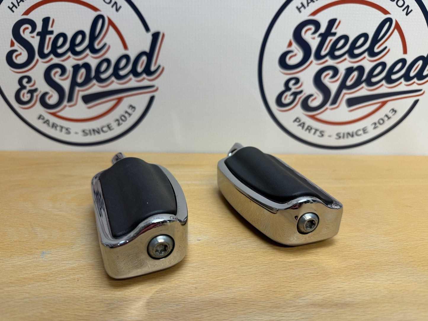 Genuine Harley-Davidson Airflow Rider Footpeg Set Chrome 505004353